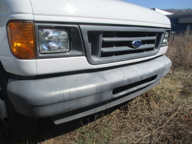 2004 Ford E-Series E-350 XL Super Duty Dual Axel Passenger Van - 11