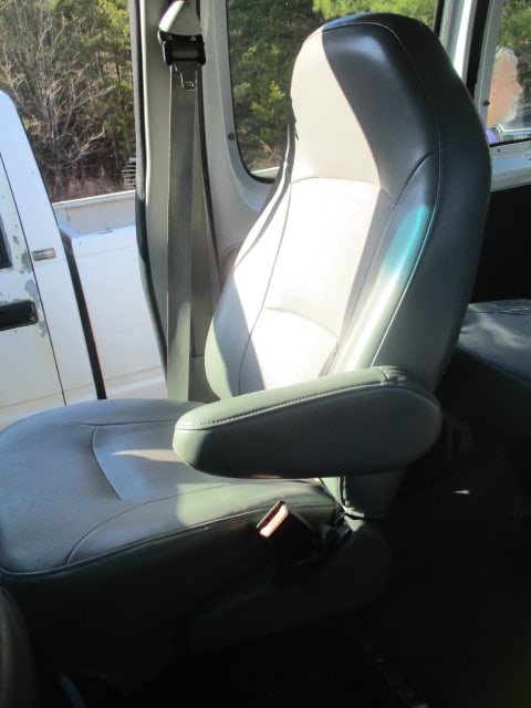 2004 Ford E-Series E-350 XL Super Duty Dual Axel Passenger Van - 19