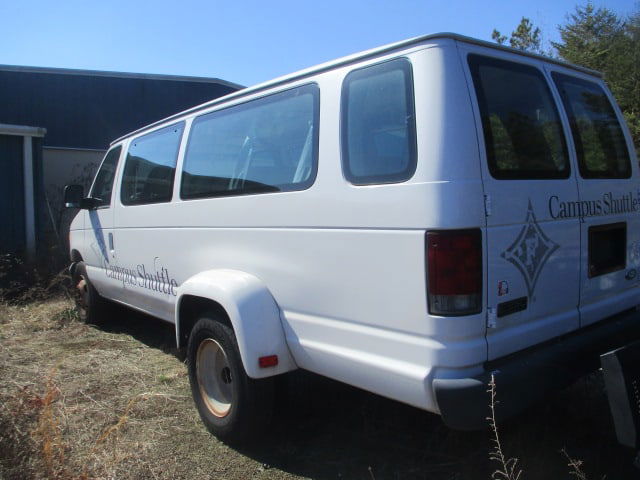 2004 Ford E-Series E-350 XL Super Duty Dual Axel Passenger Van - 3