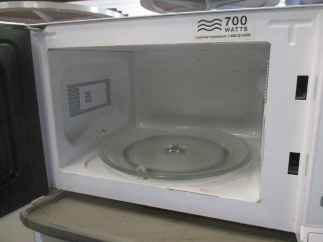 White Wal-Mart 700 Watt Microwave - 3
