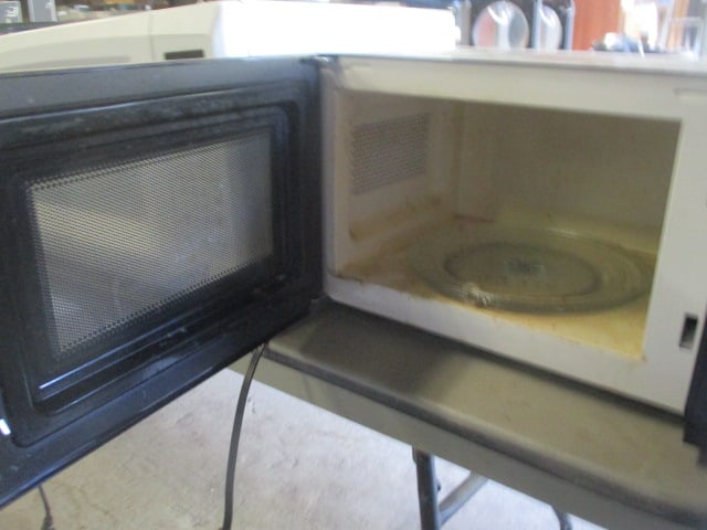 Black Commercial Chef 1100 Watt Microwave - 4