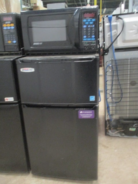 Micro Fridge Compact Refrigerator/Microwave Combo with Safe Plug (1 of 11)