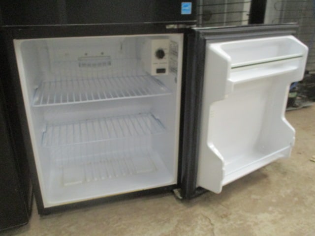 Micro Fridge Compact Refrigerator/Microwave Combo with Safe Plug - 7
