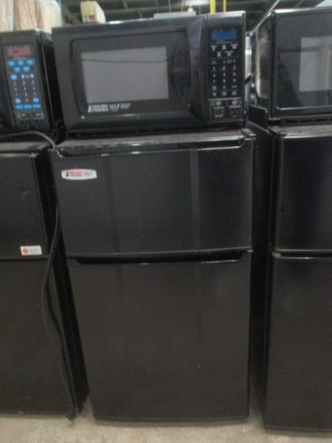 Micro Fridge Compact Refrigerator/Microwave Combo with Safe Plug (1 of 14)