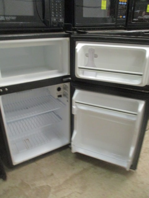 Micro Fridge Compact Refrigerator/Microwave Combo with Safe Plug - 7