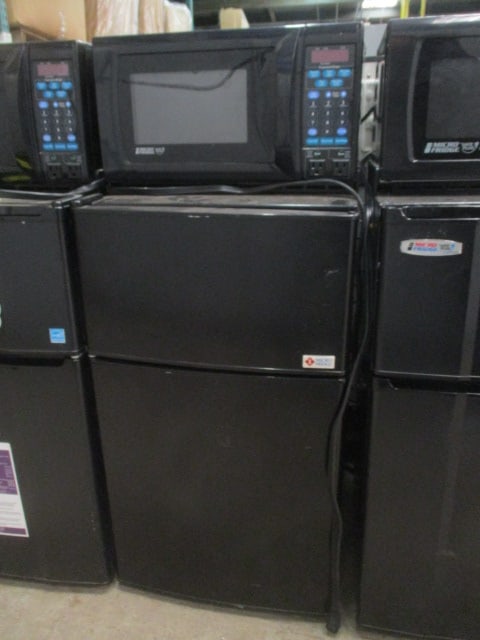 Micro Fridge Compact Refrigerator/Microwave Combo with Safe Plug: Model 2.9MF-7TPX, works great, Local Pickup Only 