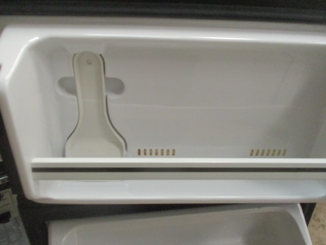 Micro Fridge Compact Refrigerator/Microwave Combo with Safe Plug - 7