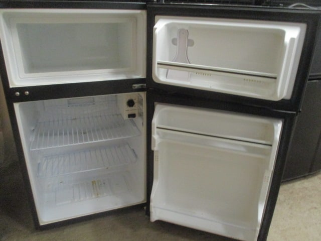 Micro Fridge Compact Refrigerator/Microwave Combo with Safe Plug - 6