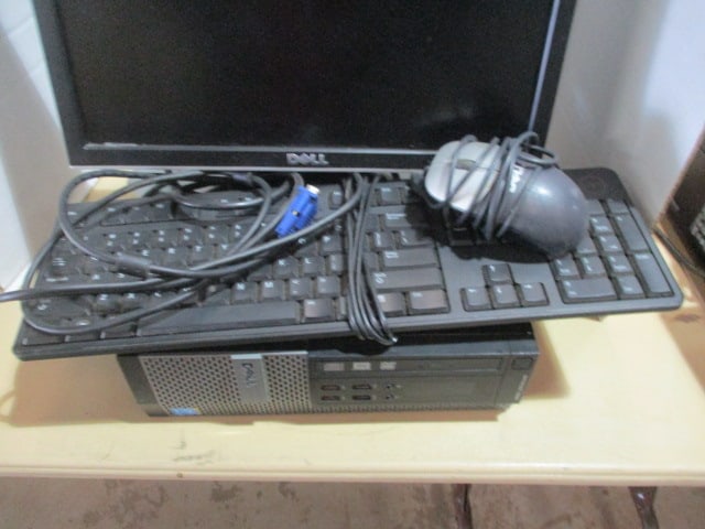 Dell Optiplex 7020 CPU, 17" Monitor, Keyboard, Mouse and Power Cords - 2