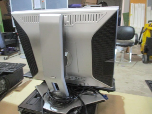 Dell Optiplex 7020 CPU, 17" Monitor, Keyboard, Mouse and Power Cords - 4