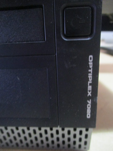 Dell Optiplex 7020 CPU, 17" Monitor, Keyboard, Mouse and Power Cords - 7