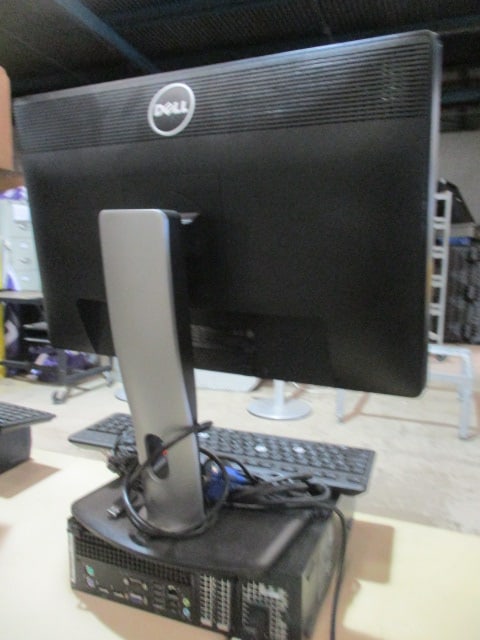 Dell Optiplex 7020 CPU, 22" Monitor, Keyboard, Mouse and Power Cords - 5