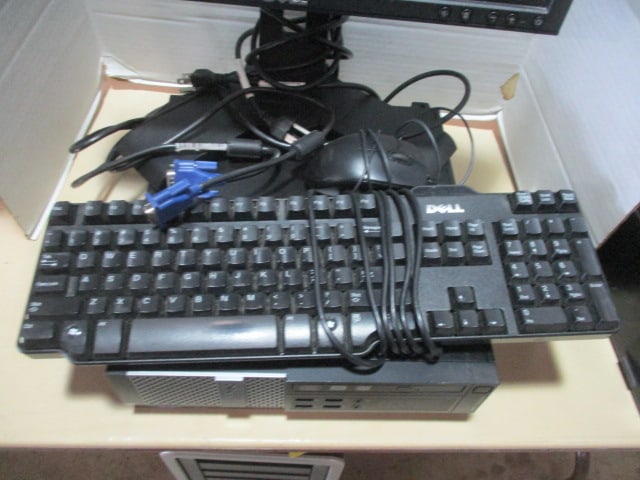Dell Optiplex 7020 CPU, 19" Monitor, Keyboard, Mouse and Power Cords - 2
