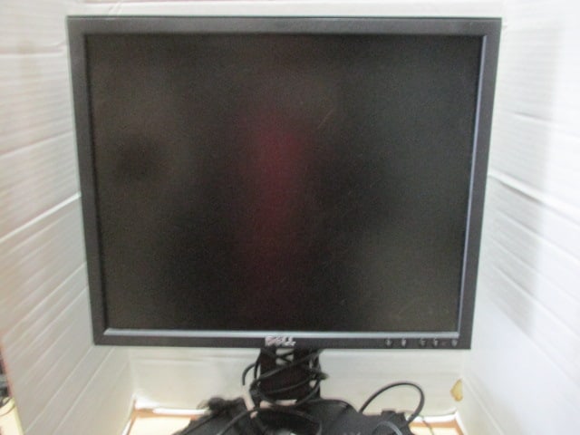 Dell Optiplex 7020 CPU, 19" Monitor, Keyboard, Mouse and Power Cords - 3