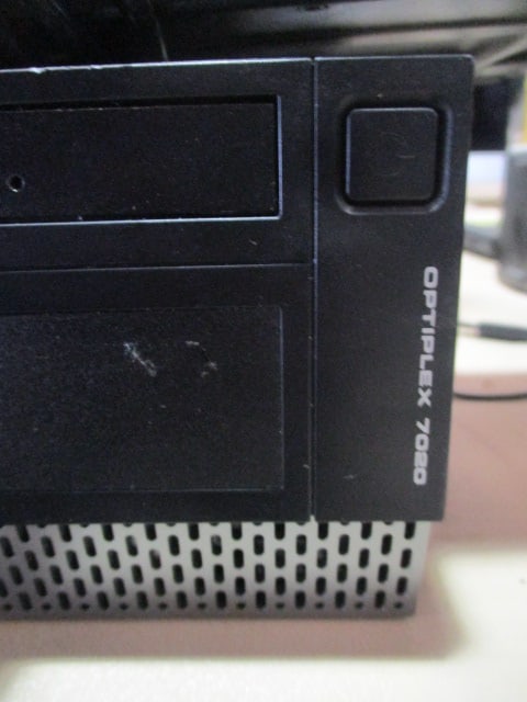 Dell Optiplex 7020 CPU, 19" Monitor, Keyboard, Mouse and Power Cords - 7
