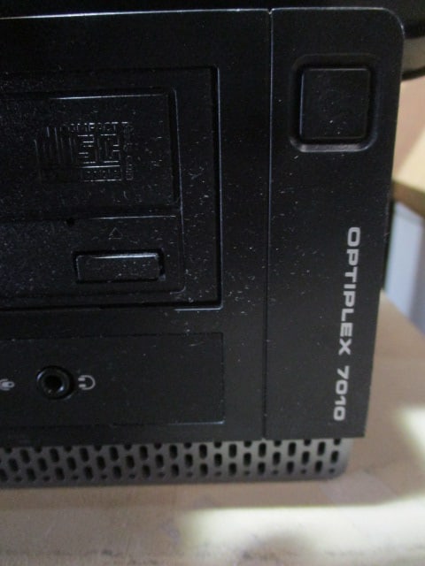 Dell Optiplex 7010 CPU, 22" Monitor, Keyboard, Mouse and Power Cords - 7