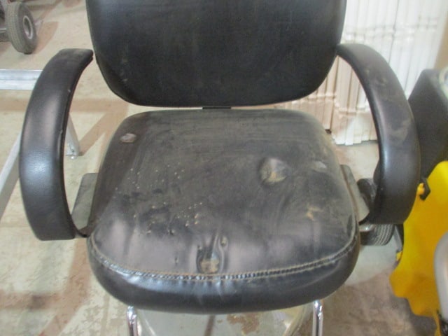 Black Vinyl Salon Chair - 2
