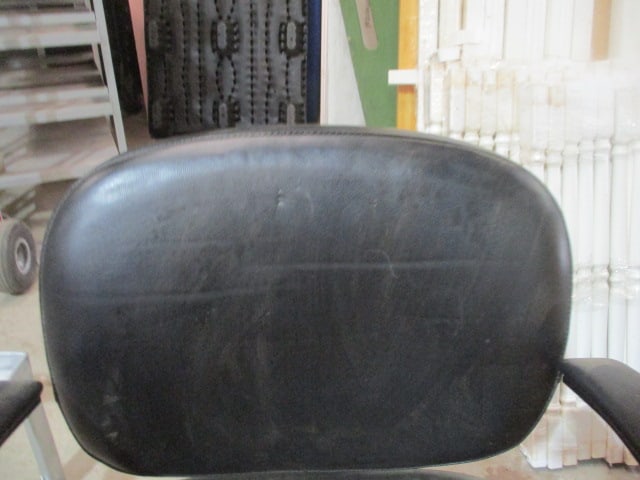 Black Vinyl Salon Chair - 3