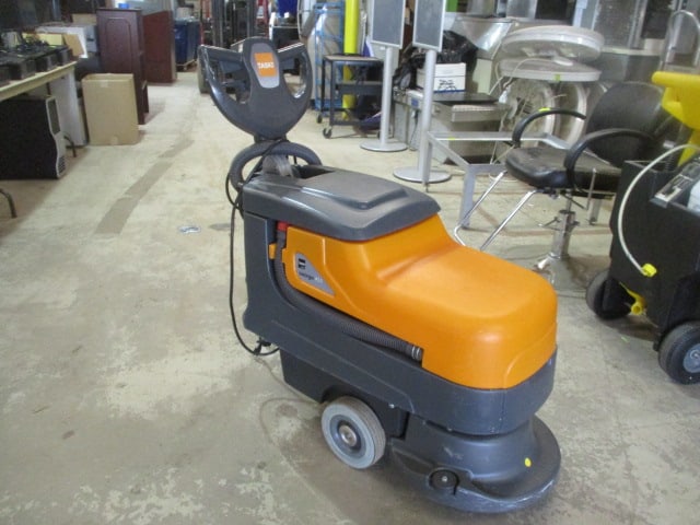 Taski Swingo 455 Compact Scrubber Dryer: Type CO455.XC, NO. 7518371011433, Series 0114, Unit was plugged in for two hours but did not charge or power on, Unit was only used one year after purchase, unit stopped working and manager didn't fil