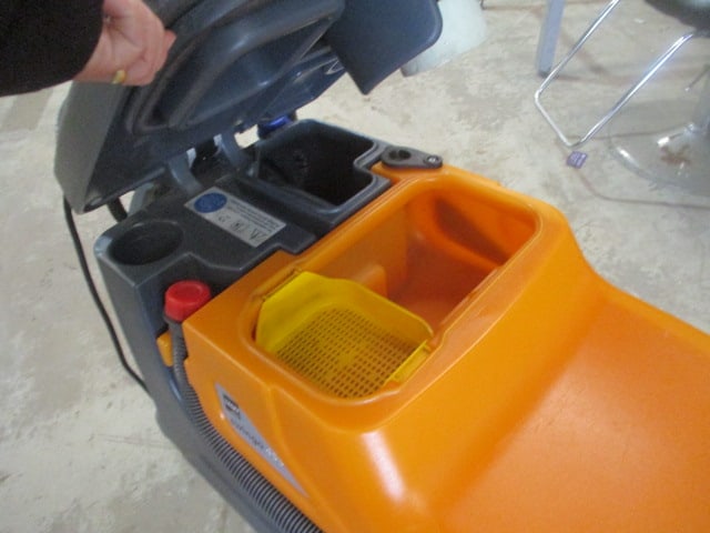 Taski Swingo 455 Compact Scrubber Dryer - 3