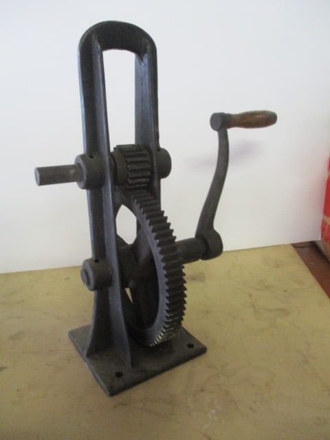Cast Iron Hand Cranked Rack and Pinion Press "Manual Arbor Press" (1 of 3)