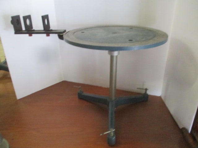 CENCO Optical Spectrometer Laboratory Rotation Table with Lenses: missing lens closest to disk