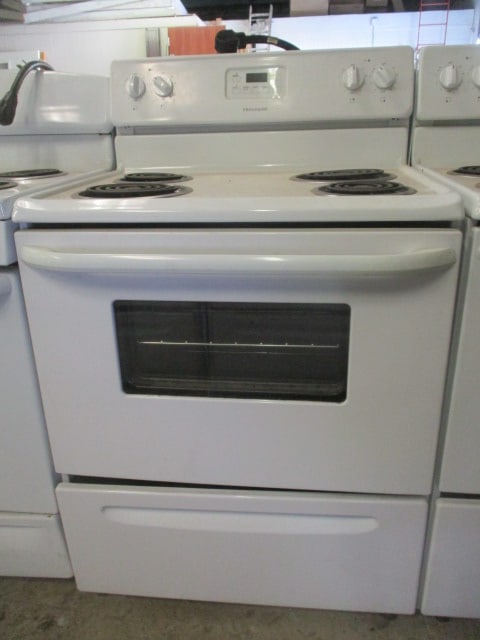Frigidaire Electric Coil Eye Stove (1 of 7)