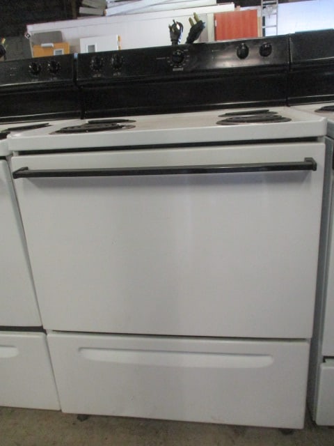 Kenmore Electric Coil Eye Stove: Model 790.6409130D, Serial #VF41555241, needs oven gasket, Local Pickup Only 