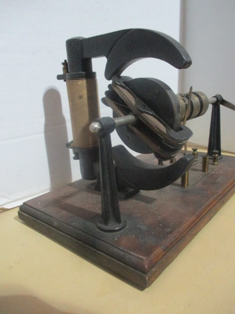 Hand Cranked Demonstration Generator(Dynamo) - 2