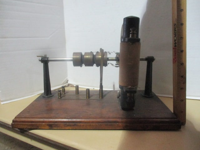 Hand Cranked Demonstration Generator(Dynamo) - 4