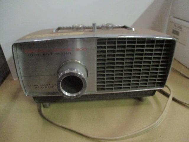 Vintage Technicolor 800 Instant Movie Projector (1 of 4)