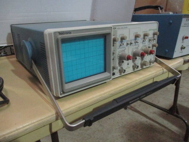 Tektronix 2213A 60MHz Oscilloscope - 4