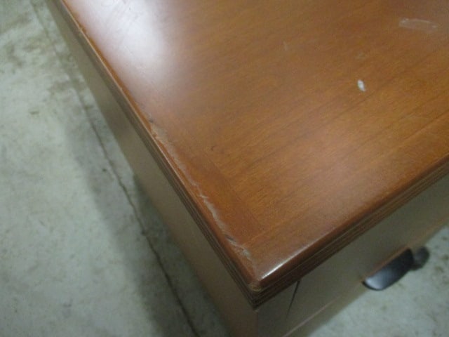 Krug Desk and Rolling Task Chair - 11