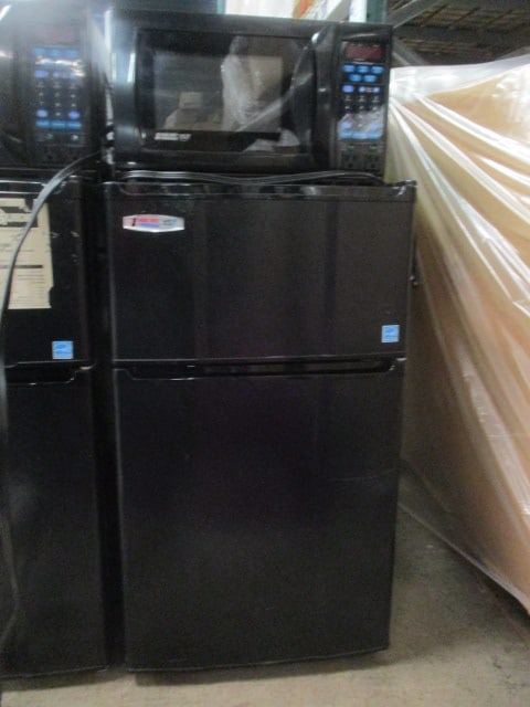 Micro Fridge Compact Refrigerator/Microwave Combo with Safe Plug (1 of 12)