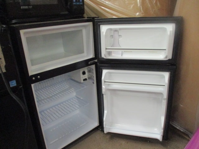 Micro Fridge Compact Refrigerator/Microwave Combo with Safe Plug - 6