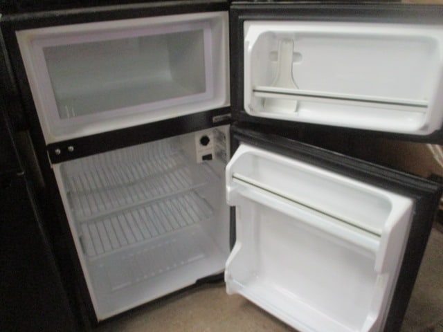 Micro Fridge Compact Refrigerator/Microwave Combo with Safe Plug - 6