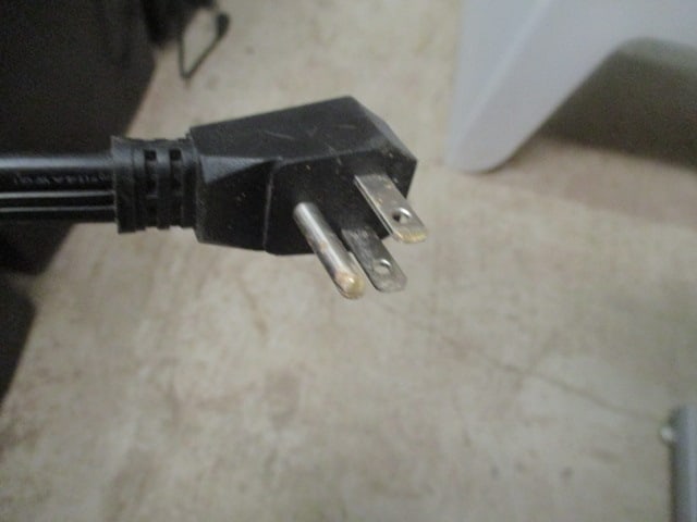 Micro Fridge Compact Refrigerator/Microwave Combo with Safe Plug - 11