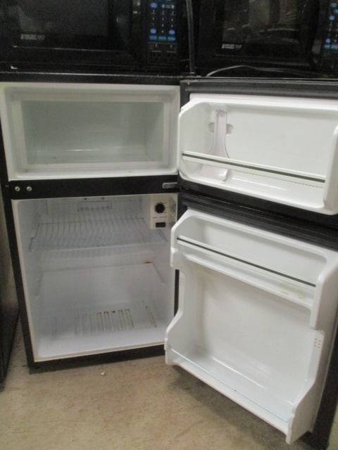 Micro Fridge Compact Refrigerator/Microwave Combo with Safe Plug - 6