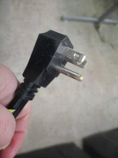 Micro Fridge Compact Refrigerator/Microwave Combo with Safe Plug - 11