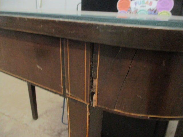 Mahogany Console Table with Inlaid Band Design - 5