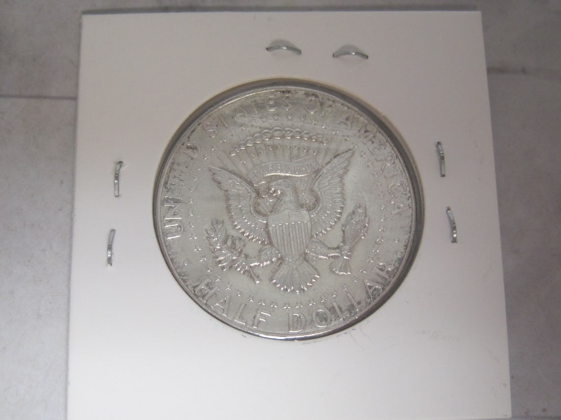 1964 UNC. Kennedy Half Dollar - 2