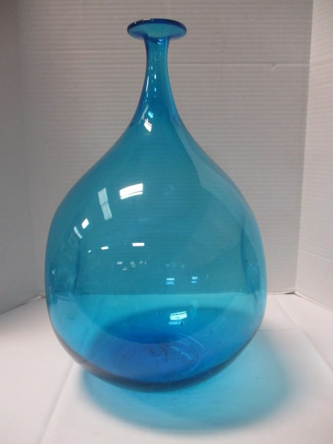 Handblown Bulbous Body Turquoise Blue Solong Vase: 17" 