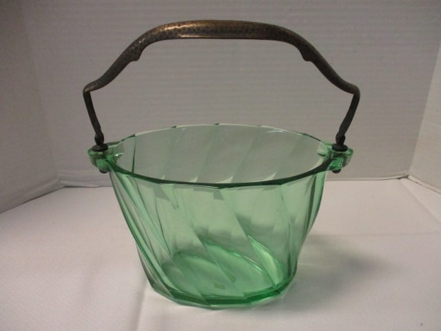 Heisey Twist Moongleam Green Ice Bucket w/Metal Handle: 9" x 5" 