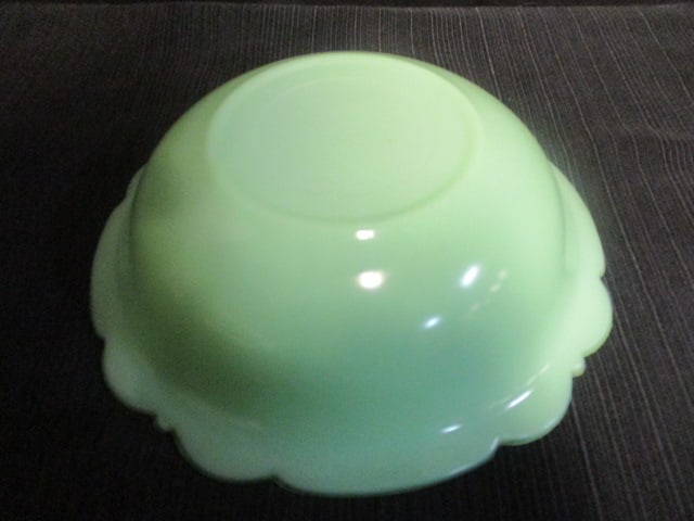 McKee Jadeite Uranium Glass Scalloped Serving Bowl - 4