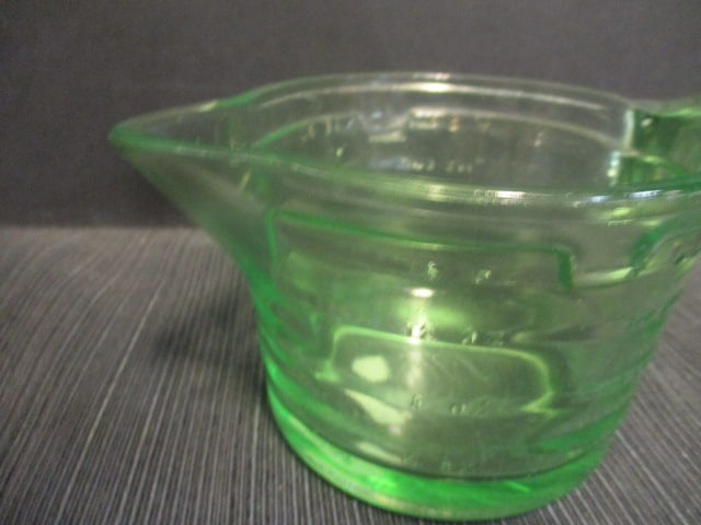 Handy Dandy Green Uranium Glass 1 Pint Measuring Cup - 4