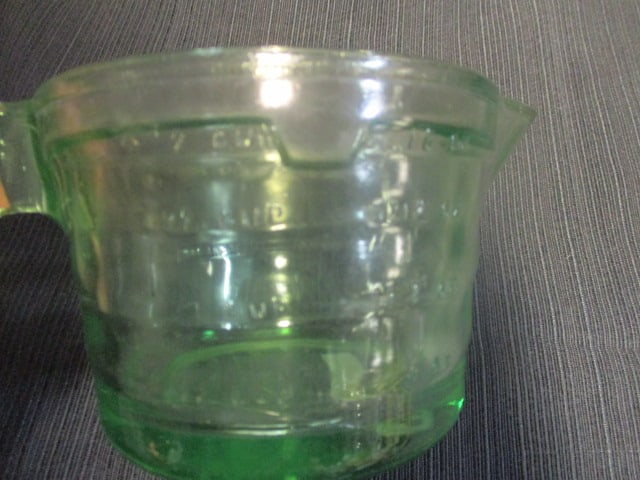 Handy Dandy Green Uranium Glass 1 Pint Measuring Cup - 6