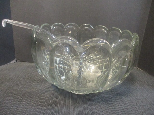 Old Dominion Tulip Pattern Punch Bowl w/Glass Ladle: 12" x 8" (no cups) 