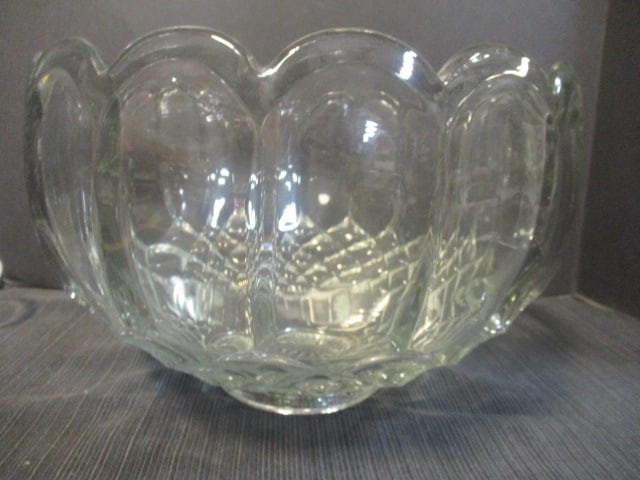 Old Dominion Tulip Pattern Punch Bowl w/Glass Ladle - 4
