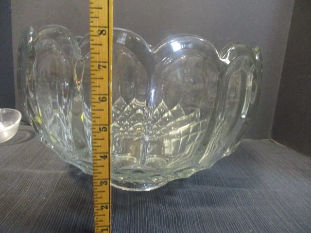 Old Dominion Tulip Pattern Punch Bowl w/Glass Ladle - 6