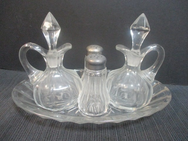 Vinegar Cruet Set in Tray: . 